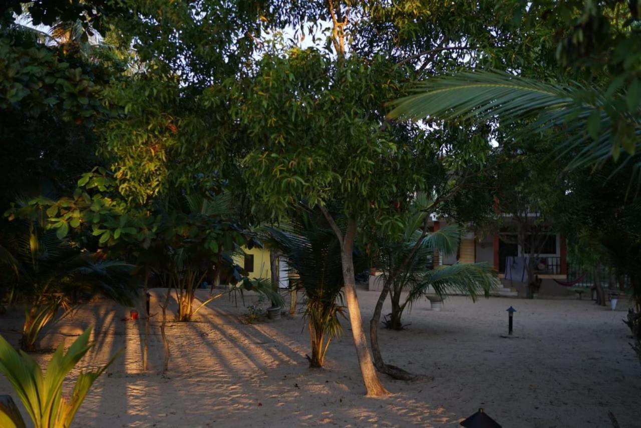 Aloha Beach Resort Tangalle Exterior foto